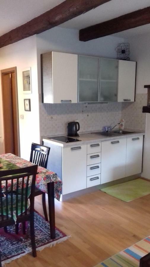 Apartmaji Pri Zivcovih Dutovlje Buitenkant foto
